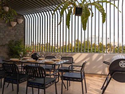 Rent a business front house - right off An Phú - Anhhe