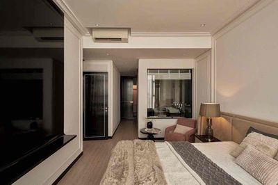 Rent a four-foot-high-class apartment 160 m.V.omes Golden River-- 75 million a month.