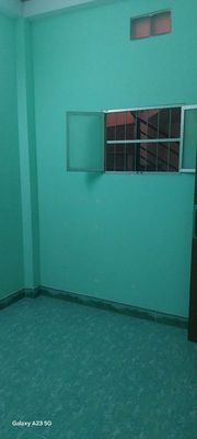 The empty room is for student rent