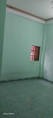 The empty room is for student rent