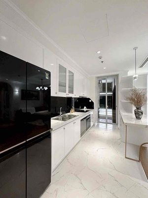 Rent three bedrooms full of 126 m2 017 Vinhomes Central Park – 30 million a month.