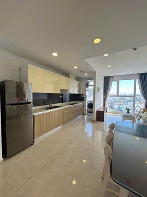 Res 11-Lạc Long Quân-three bedrooms full of 93 meters 2 for 1.5 million a month.
