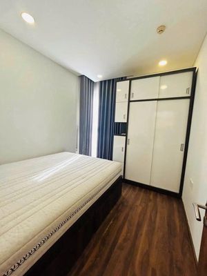 Res 11-Lạc Long Quân-three bedrooms full of 93 meters 2 for 1.5 million a month.