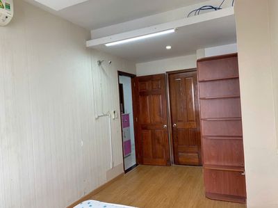 His apartment is central plaza – 90 M2 (3 bathrooms) high - costing 15 million ath