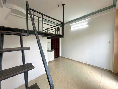 The balcony is in the home park. Planting to fly-in-the hospital at 175-Phú Nhuận.