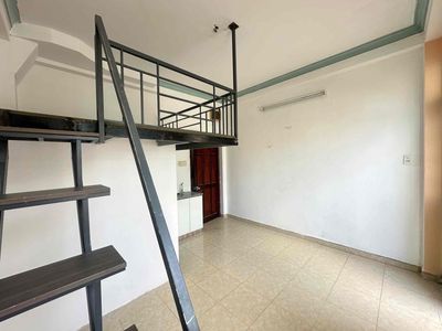 The balcony is in the home park. Planting to fly-in-the hospital at 175-Phú Nhuận.