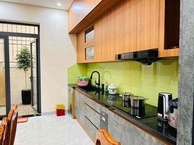 Lakeview Street 5 x 20 meters costs 36 million a month