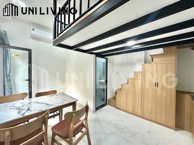 Rent the balcony near the staff academy.