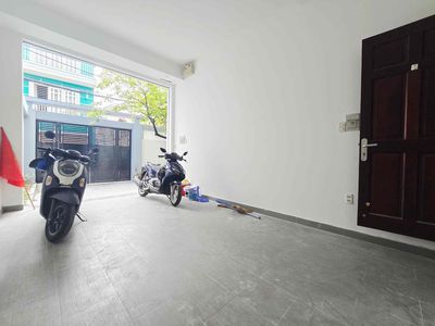 Rent a two-foot-by-four-four-story building 6th floor Nguyễn Kiệm Phú Nhuận 45 million a month.