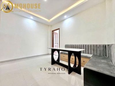 The apartment is Balcony Đào Duy Anh near Phan Long Falls. Phú Nhuận.