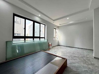The studio apartment is five minutes away from vlu cs3.