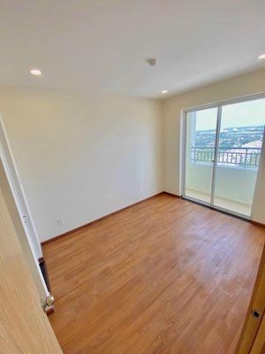 Rent two bedrooms. Two empty toilets.