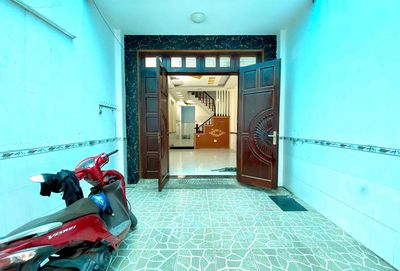 Rent the 113 Lâm Thị Hố alley.
