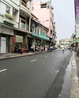 Rent a cash house near Hải Thượng Lãn Ông, District 5-9.2 x24 m-four panels 8 p