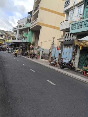 Rent a cash house near Hải Thượng Lãn Ông, District 5-9.2 x24 m-four panels 8 p