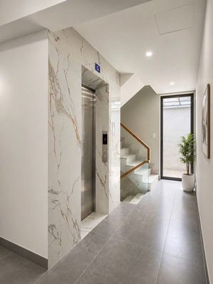renting the original building downtown 2~525 M2 floors