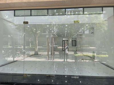Renting a Nguyễn Văn Cừ cash house in District 5.