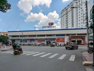 Renting a Cống Quỳnh street, 1st, near the tip of the line.