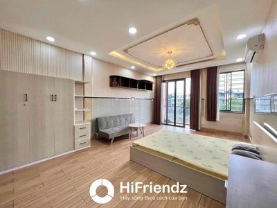 Rent a service apartment with a balcony 40 meters down at the 8th district stop.