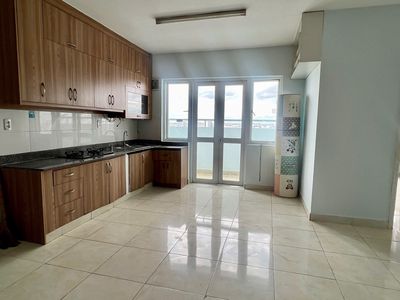 It's a three-room contract for the same Tân Hương Tower, two basic interior toilets.