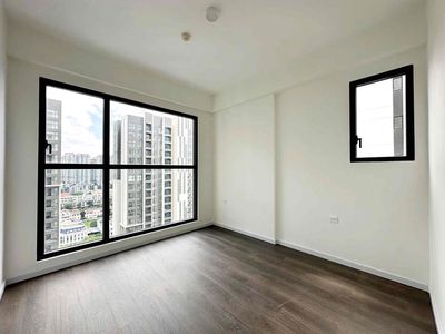 Rent the Victoria Village corner of the 73-foot-high empty house