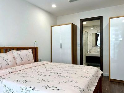 Central Plaza-Phạm Văn Hai 2 bedrooms Full Seven, 72 meters 2 rents 13.5 million a month.