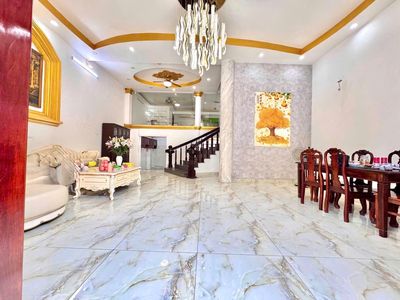 Rent a fancy two-sided house, triple-story, full interior.