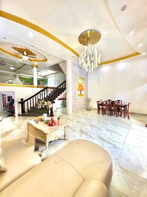 Rent a fancy two-sided house, triple-story, full interior.