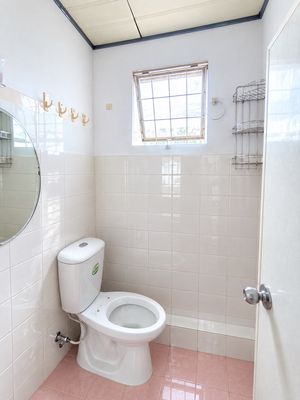 Rent the Chung cư Phan Xích Long apartment. One room on the sixth floor.