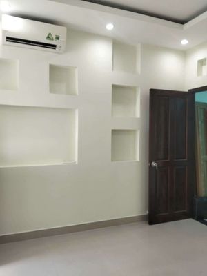 New service apartment, windows, large interiors, 803 htp cars.