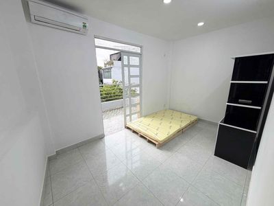 A balcony studio near the airline academy.