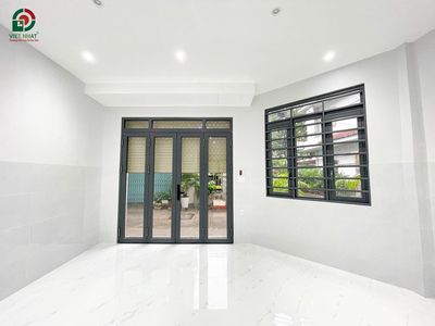 Rent the ground floor level as an office, the nail place...
