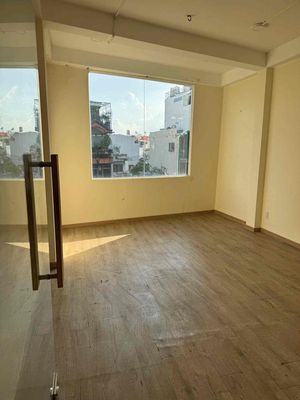 Rent one Phan Xích Long Phú Nhuận nice 3 floors for 32 million a month