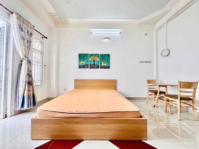 Renting the Super Daddyland Public Department near the University of Economics