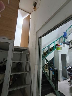 Small room, air conditioning, near the DHD 5th District.