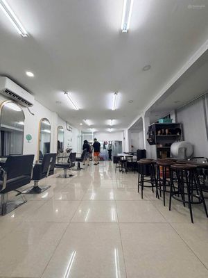 Rent a Đồng Nai District of 10.5 X18 M M 3th floor, 45 million.