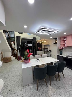 I'm renting a full block down the 502 Thống Nhất.