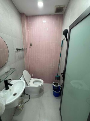 I'm renting a full block down the 502 Thống Nhất.