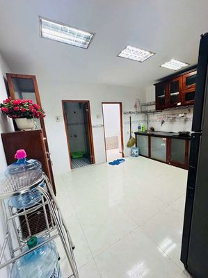 There's an internal 7th. 1 st.1 second floor bedroom 4 x14 m đường số.770 Tân Quy.