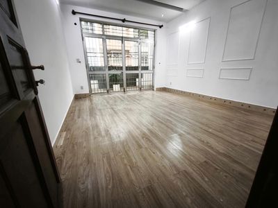 rents the entire house to a nice, suitable business & office