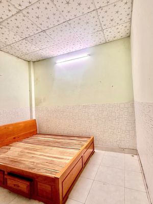 Rent room in the original house.