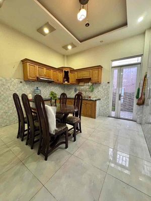 Rent two floors of four bedrooms. Six toilets cost 16 million.