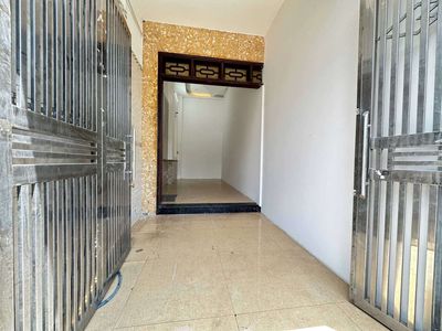 The Tân Sơn casher faces the golf course of 3 x10 meters of good trade