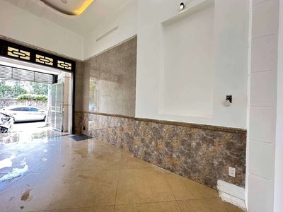 The Tân Sơn casher faces the golf course of 3 x10 meters of good trade