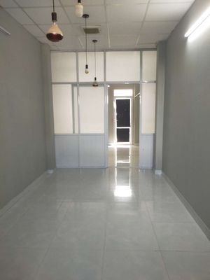 We'll have a cab taxed 595/2-A Cmt8, District 10 in the Republic Market, the beautiful New House.