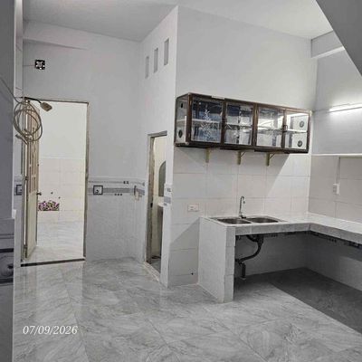 House 72 meters two bedrooms. An alley toilet near the University of Law 8 million.