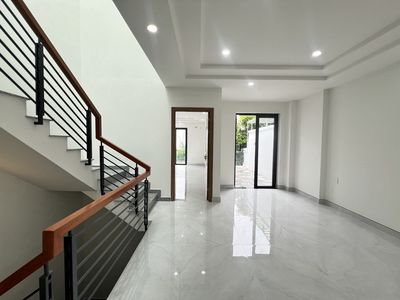 Rent 6 x 20 m Lakeview City for 30 million, complete four bedrooms, 5 toilets.