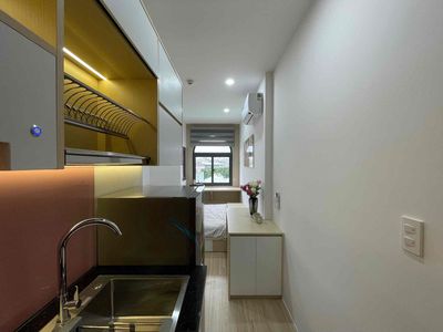 Studio House College is 35 meters tall, right on campus vhu - huit