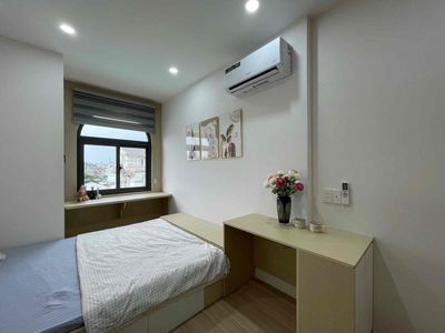 Studio House College is 35 meters tall, right on campus vhu - huit