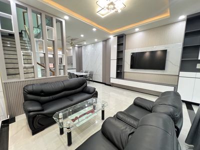 We're shorting the full five bedrooms. Five toilets at Lakeview City District 2.